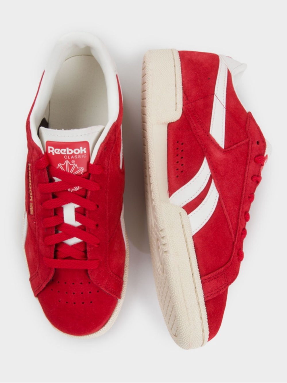 Nwt Reebok club c sneakers in red suede